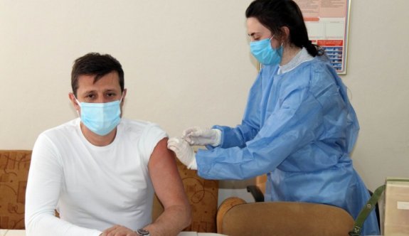 Akay Korona Virüs aşısının ilk dozunu yaptırdı