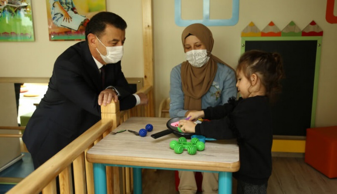 Başkan Çetin, Bebek Kütüphanesi’nde Miniklerle Buluştu