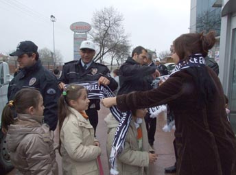 Emniyet Teşkilatı'ndan anlamlı etkinlikler