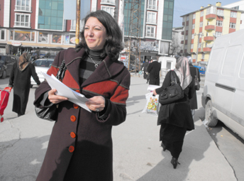 Pazarda Kılıçdaroğlu'nun mektubu dağıtıldı