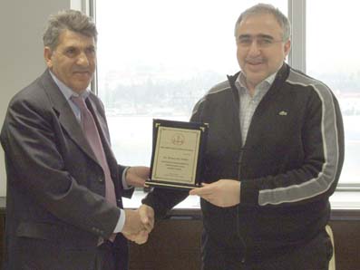 Dursun Tever’e anlamlı plaket