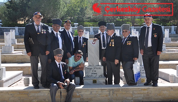 43 yıl sonra şehit babasının mezarını gördü