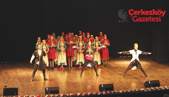ÇOSB'de Devlet Halk Dansları Topluluğu gösterisi