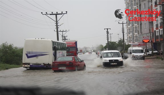 Sağanak yağmur Çerkezköy'ü olumsuz etkiledi