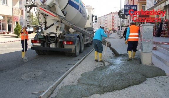 1 ayda 7 bin metrekare beton yol