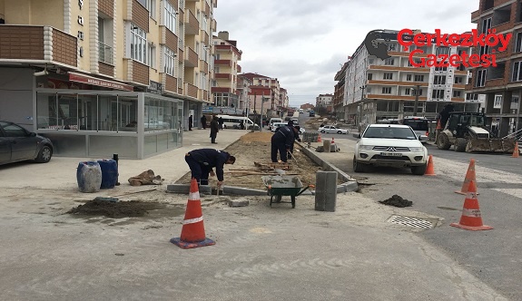 Turgut Özal Caddesi’nde kaldırımlar yenileniyor