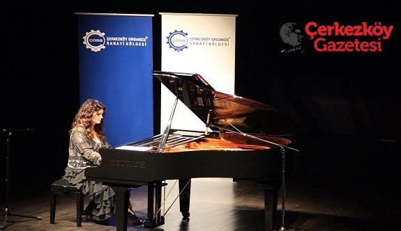Dünyaca Ünlü Piyanist Anjelika Akbar ÇOSB’de konser verdi