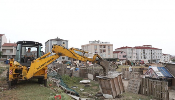 Çevreye Rahatsızlık Veren Ağıllar Yıkılıyor