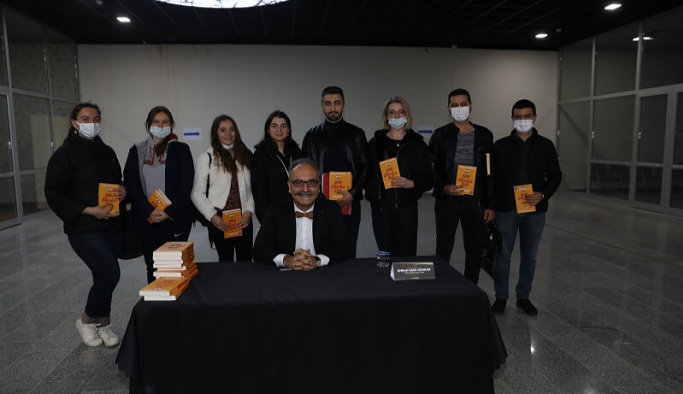 Tarihçi-Yazar Gürkan, 10 Kasım Özel Programında Okurlarıyla Buluştu