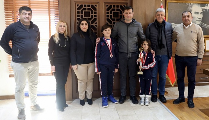 Başarılı Satranç Sporcularından  Akay’a teşekkür ziyareti