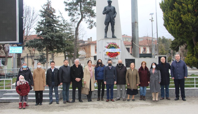 Muhasebeciler Ata’ya çelenk sundu