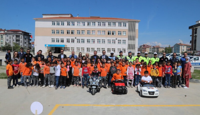 Öğrencilere Trafik Eğitimi Verildi