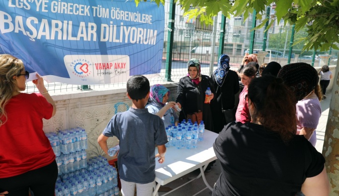 Çerkezköy Belediyesi sınav öncesi öğrencileri yalnız bırakmadı