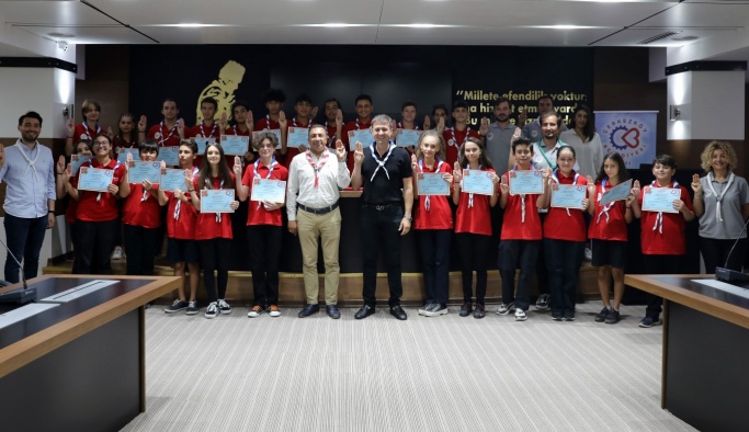 İzcilerden Akay’a teşekkür ziyareti
