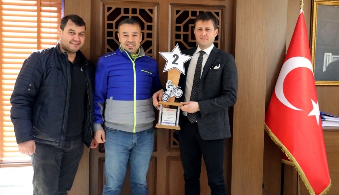 Enduro sporcusundan Akay’a ziyaret