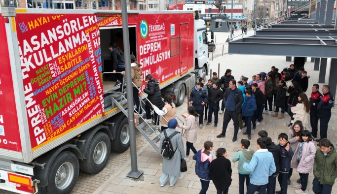 Deprem similasyon tırında deprem deneyimi