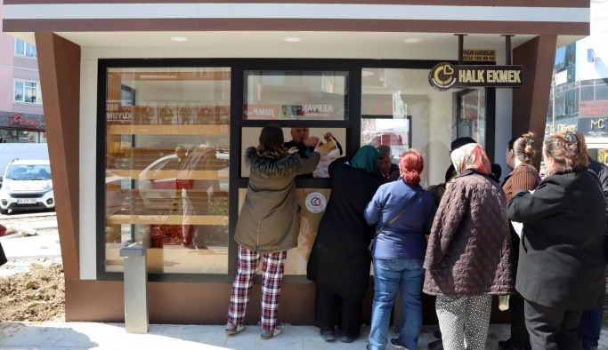 Halk Ekmek büfelerde 3 TL’ye satılmaya başlandı