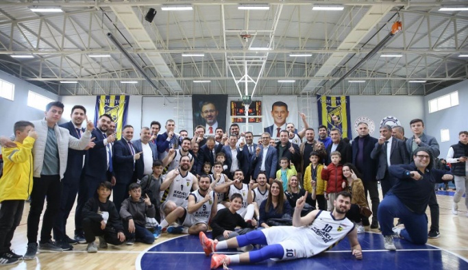 İlk kez mücadele ettiği grubunu lider tamamladı