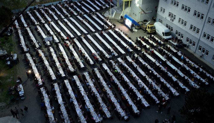 Mahalle iftarları yapılıyor