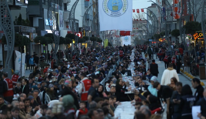 Pınar Bulvarı'nda 5 Bin Kişi Gönül Sofralarında Buluştu