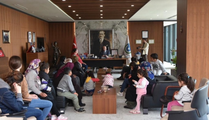 DEPREMZEDE VATANDAŞLARDAN BAŞKAN ALBAYRAK'A TEŞEKKÜR ZİYARETİ