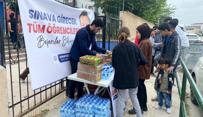 LGS SINAVINA GİREN ÖĞRENCİLERİ YALNIZ BIRAKMADI