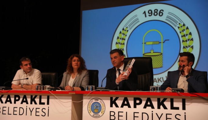 MECLİS İLK OTURUMUNDA KAPAKLI KENT SOSYOLOJİSİ KİTABI TAKDİM EDİLDİ