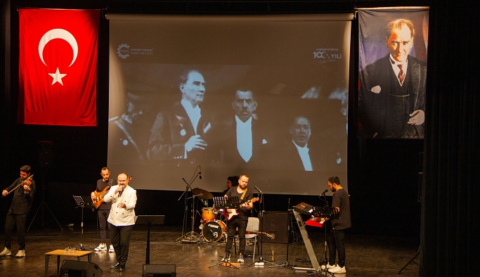 Atatürk’ün Sevdiği Şarkıları Hakan Aysev ÇOSB’de seslendirdi