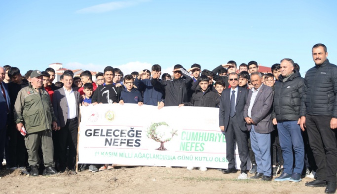 “Geleceğe Nefes, Cumhuriyete Nefes” Etkinliğinde Fidanlar Toprakla Buluşturuldu
