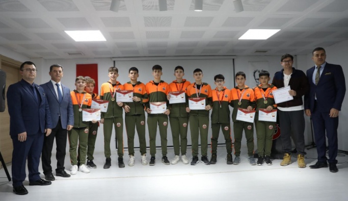 Başkan Çetin, Bölge Şampiyonu Olan Öğrencileri Ziyaret Etti