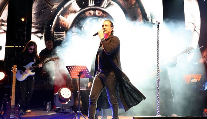 Cumhuriyet coşkusu Kıraç konserinde tavan yaptı