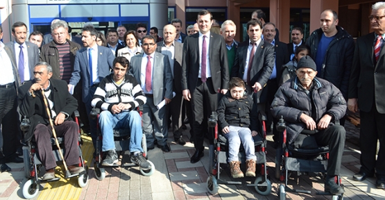 5 engelli vatandaş tekerlekli sandalyeye kavuştu
