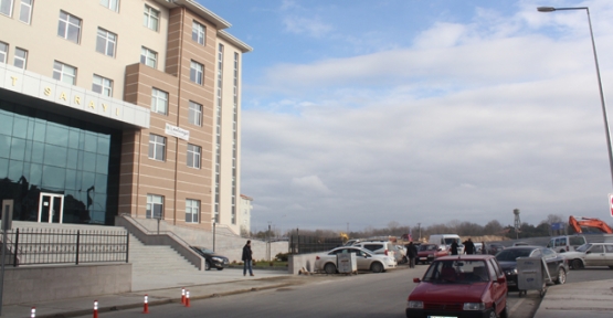 Adliye Sarayı önünde park sorunu