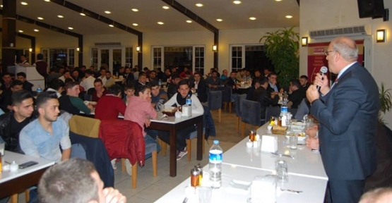 AKP’li gençler yemekte bir araya geldi