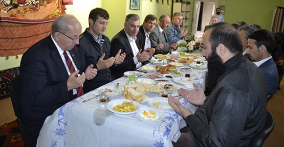 Aleviler yasal olarak yaşamaz denilse de fiziken yaşıyorlar