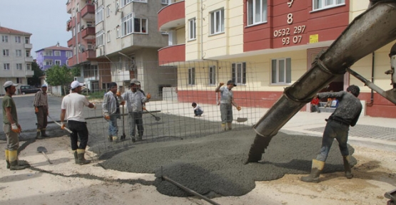 Atatürk Mahallesi'ne beton yol 