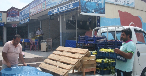 Balık Pazarı’nda meyve tezgahı