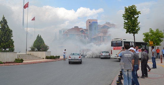 Belediye Meydanını dumanlar sardı