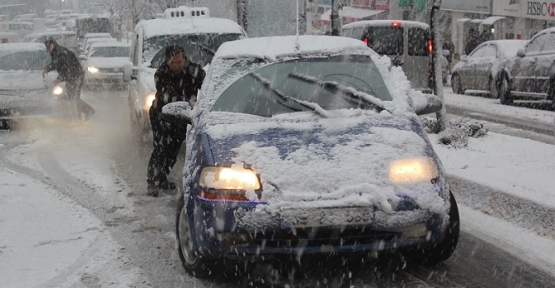 Çerkezköy'de kar etkili oluyor