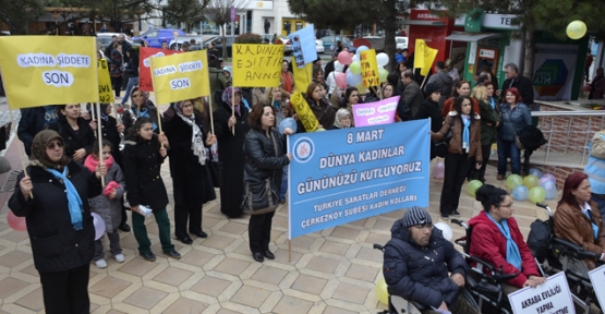 Dünya kadınların eli ile değişiyor