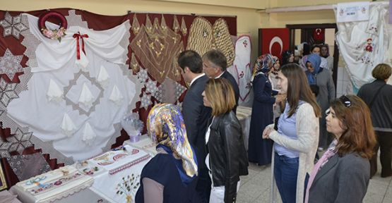 El emeği nakışlar görücüye çıktı