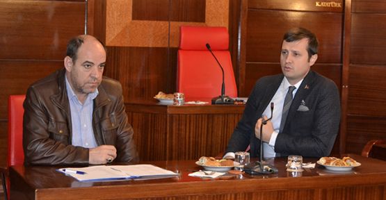Hem borç ödüyor hem hizmet etmeye çalışıyoruz