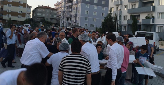 Her mahallede iftar sofrası kuruluyor