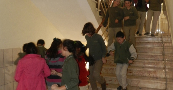 İSTİKLAL MARŞI'NI EN GÜZEL KİM OKUDU?