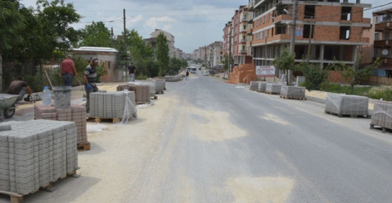 Kaldırım yenileme çalışmaları devam ediyor
