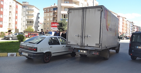 Kaza Atatürk Caddesinde trafiği felç etti