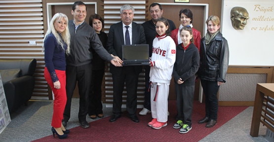 Mandalı’dan Avrupa Şampiyonuna laptop hediyesi