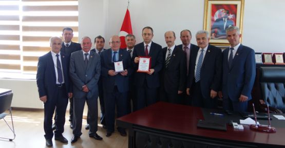 Muhtarlardan Kubilay’a plaket