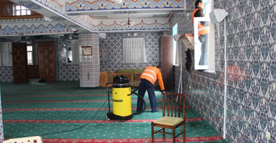 Ramazan öncesi camiler temizleniyor