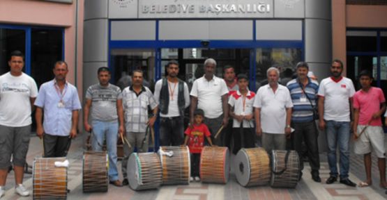 Ramazanda davul çalmak için müracaat ettiler